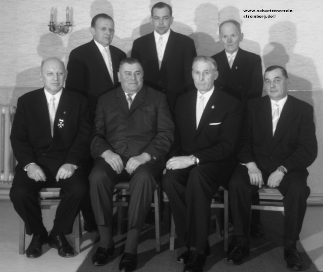 Der Vorstand 1967. Sitzend: Walter Eisenbltter, Gerhard Meiwes, Heinrich Winter-Borgelt, Richard Strauch. Stehend: Albert Terfehr, Karl-Heinz Meiwes, Josef Wilkmann.