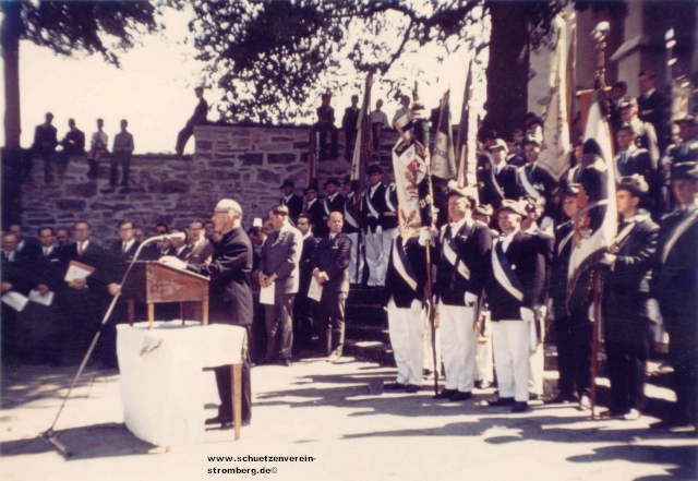 Jubilumsschtzenfest 1967: Fahnenweihe.