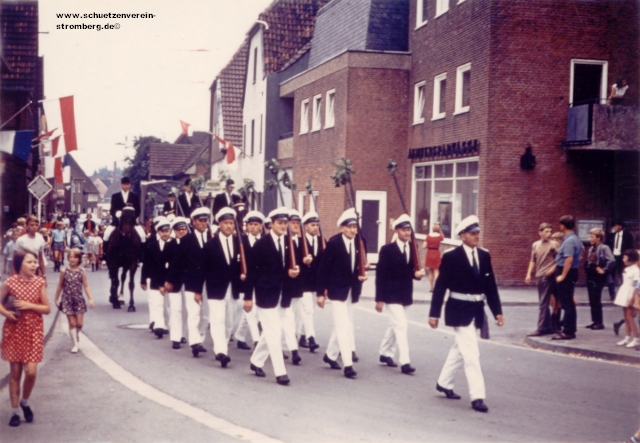 Die Ehrengarde im Festumzug 1969.