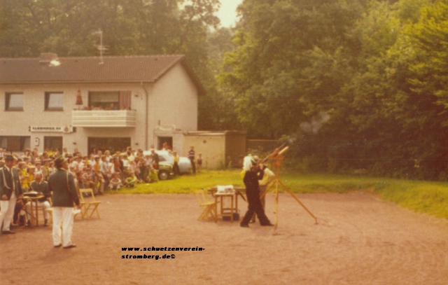 Das Vogelschieen fand 1975 auf dem Sportplatz statt.